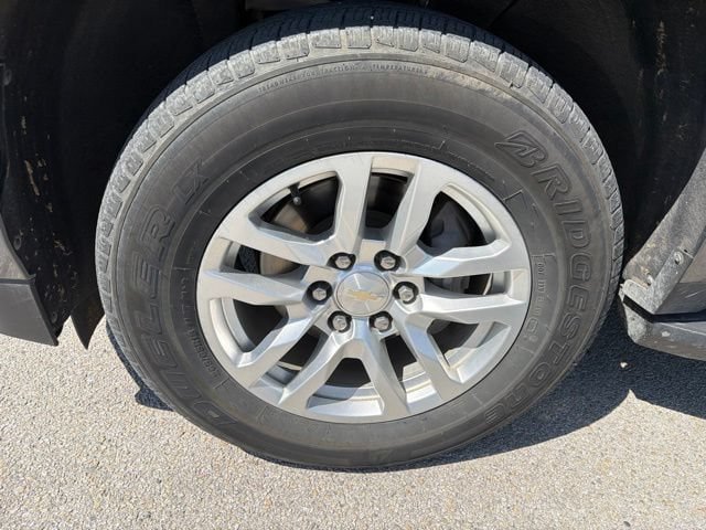 Used 2022 Chevrolet Suburban LT w/ Luxury Package RWD image 19