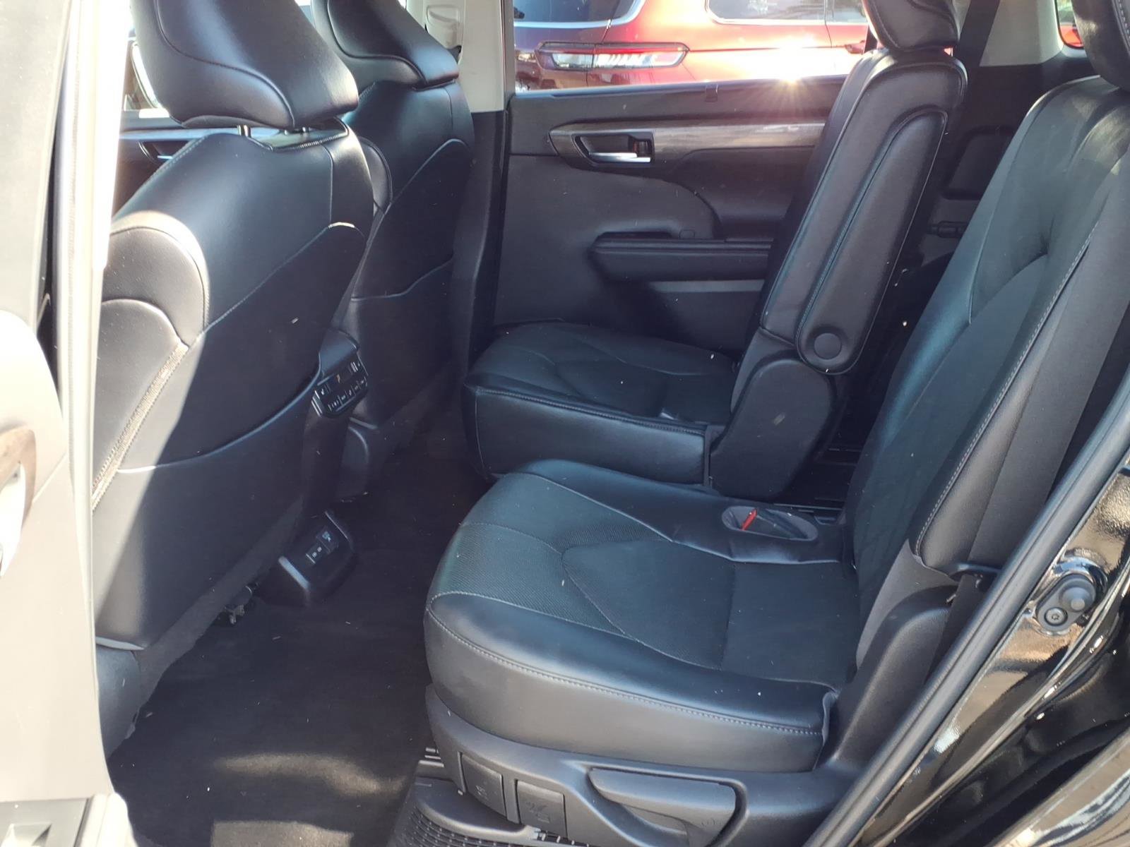 Used 2023 Toyota Highlander Platinum FWD image 10