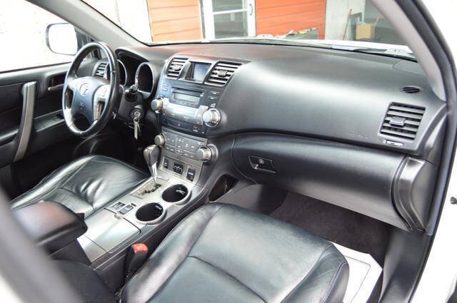 Used 2010 Toyota Highlander SE AWD/4WD image 17