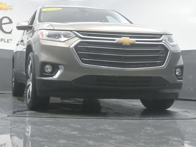 Used 2019 Chevrolet Traverse LT w/ LT Premium Package FWD image 3