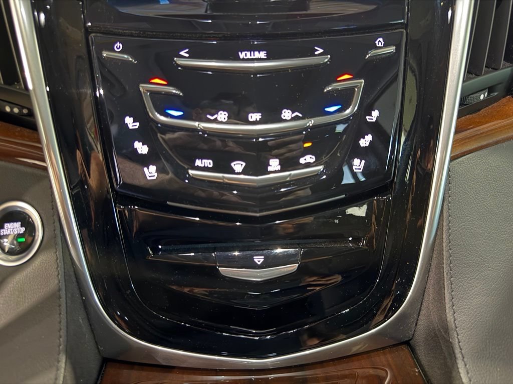 Used 2020 Cadillac Escalade Luxury AWD/4WD image 29