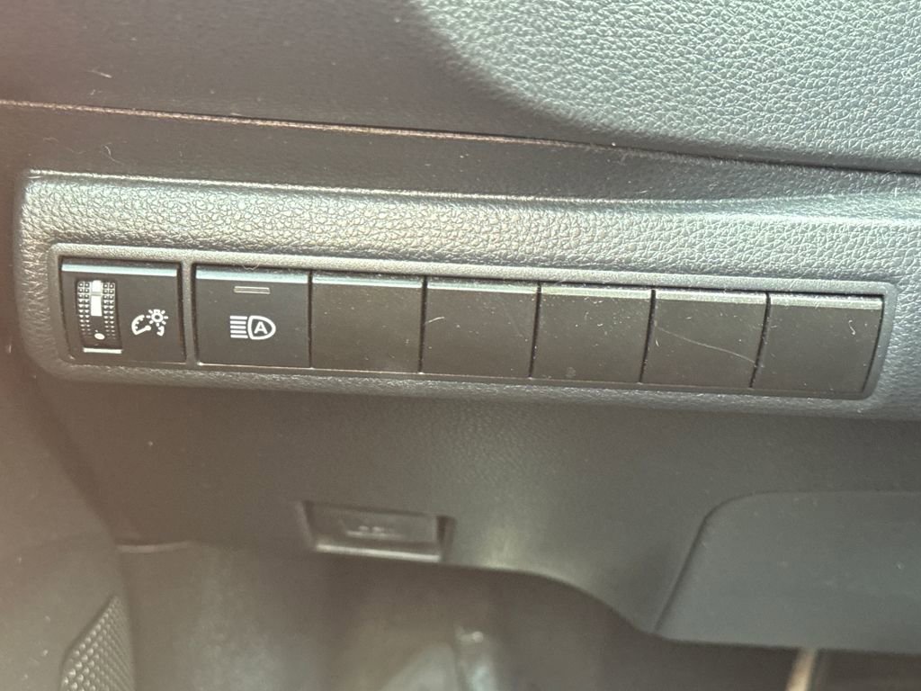 Used 2021 Toyota Corolla LE image 30