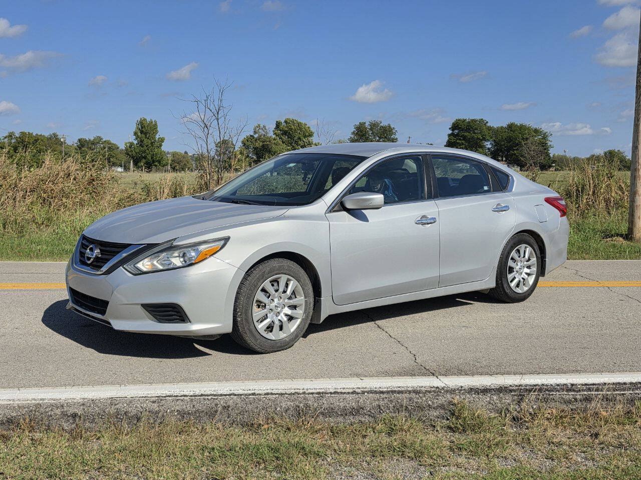 Used 2016 Nissan Altima 2.5 S w/ Power Driver Seat Package FWD image 2