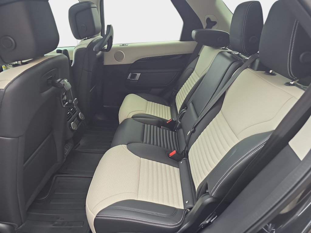 New 2026 Land Rover Discovery S AWD/4WD image 11