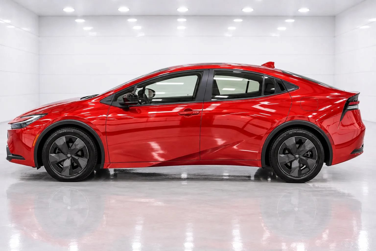 Used 2025 Toyota Prius LE FWD image 2