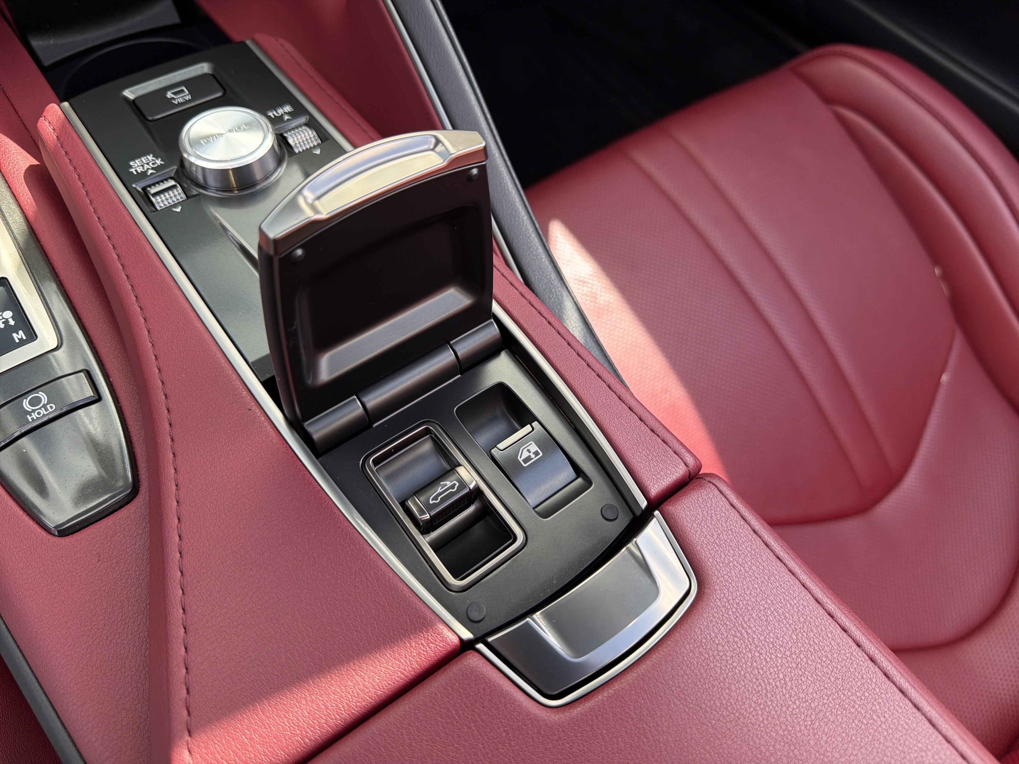 Used 2024 Lexus LC 500 Convertible w/ Touring Package RWD image 40