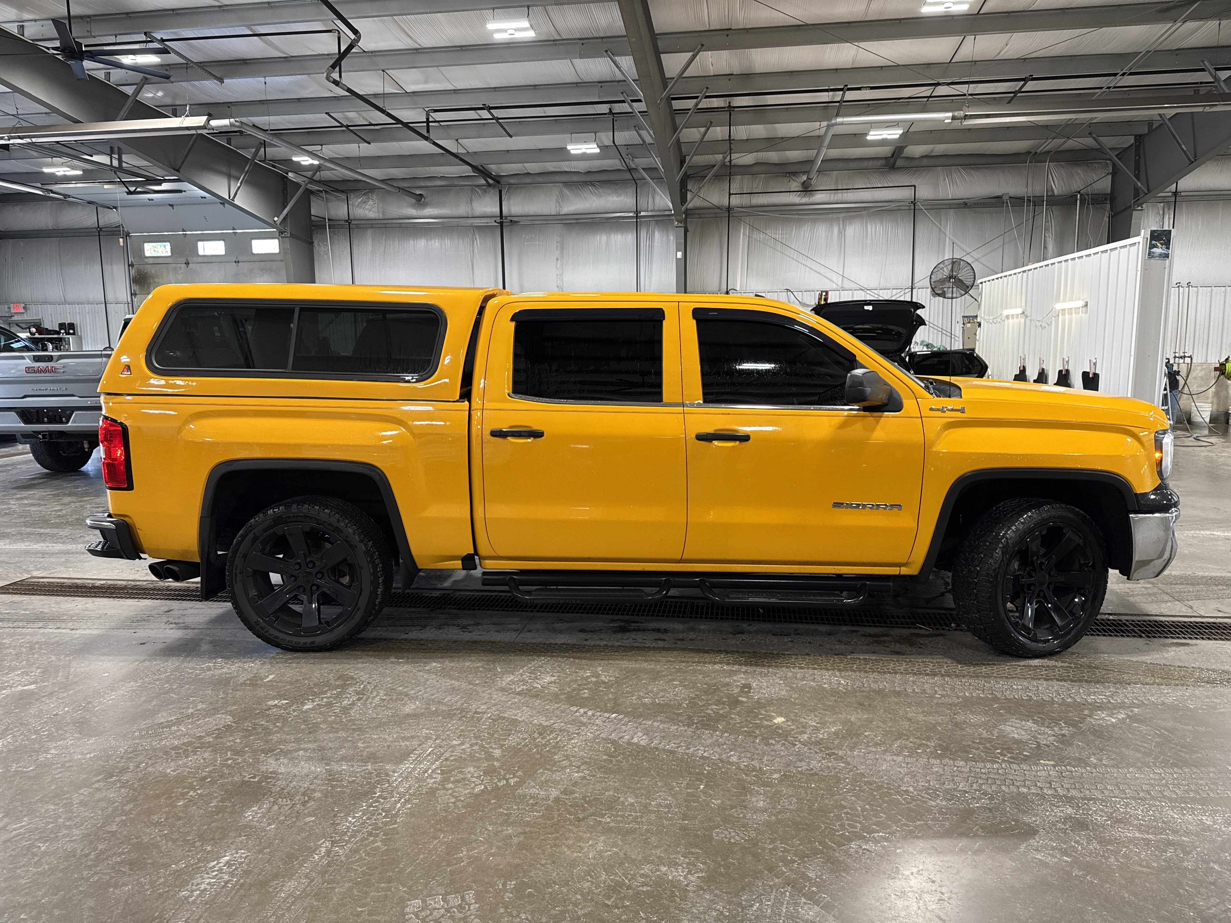 Used 2018 GMC Sierra 1500 SLE w/ SLE Value Package AWD/4WD image 2