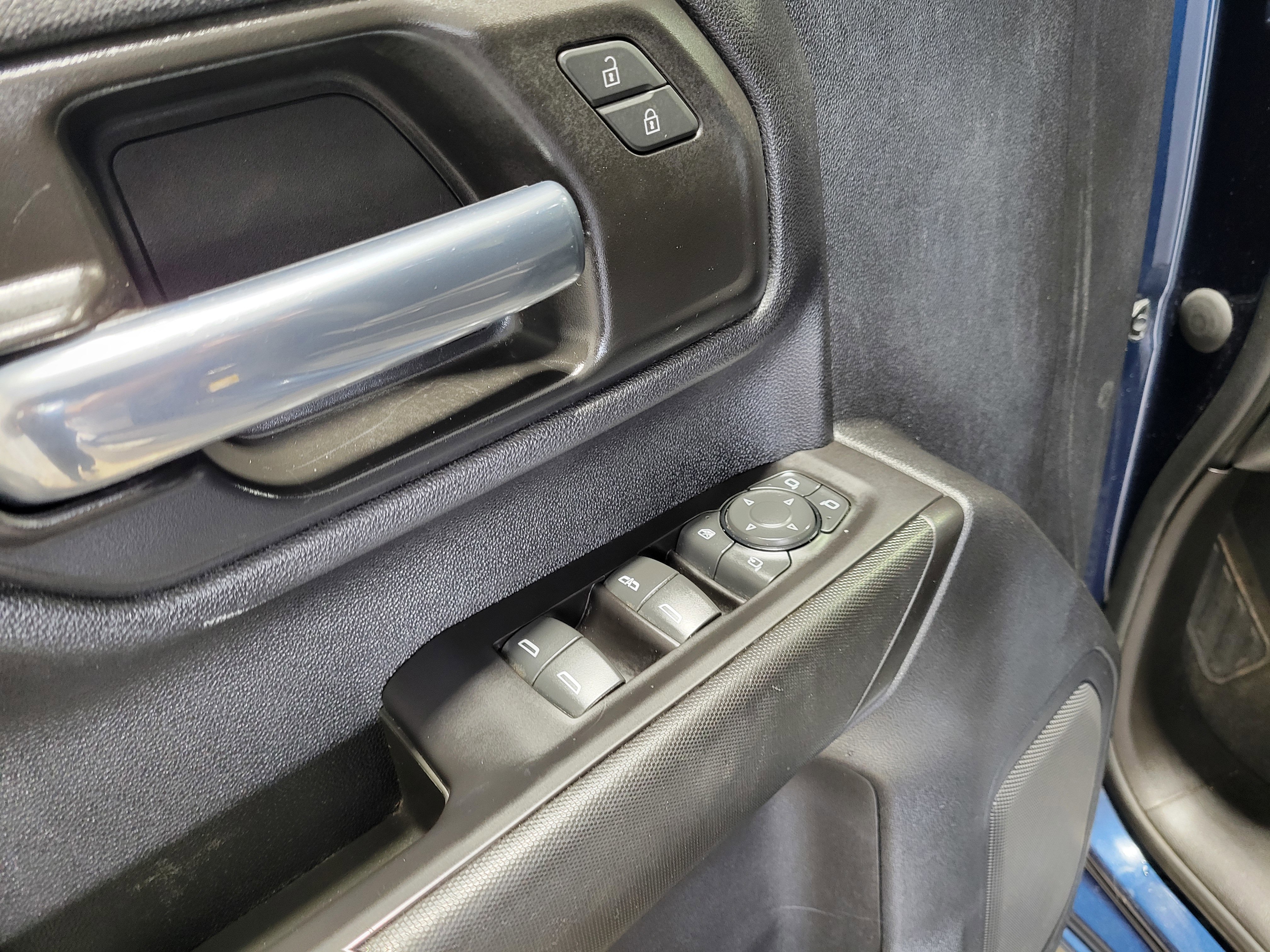 Used 2021 Chevrolet Silverado 2500 Custom w/ Custom Value Package image 30