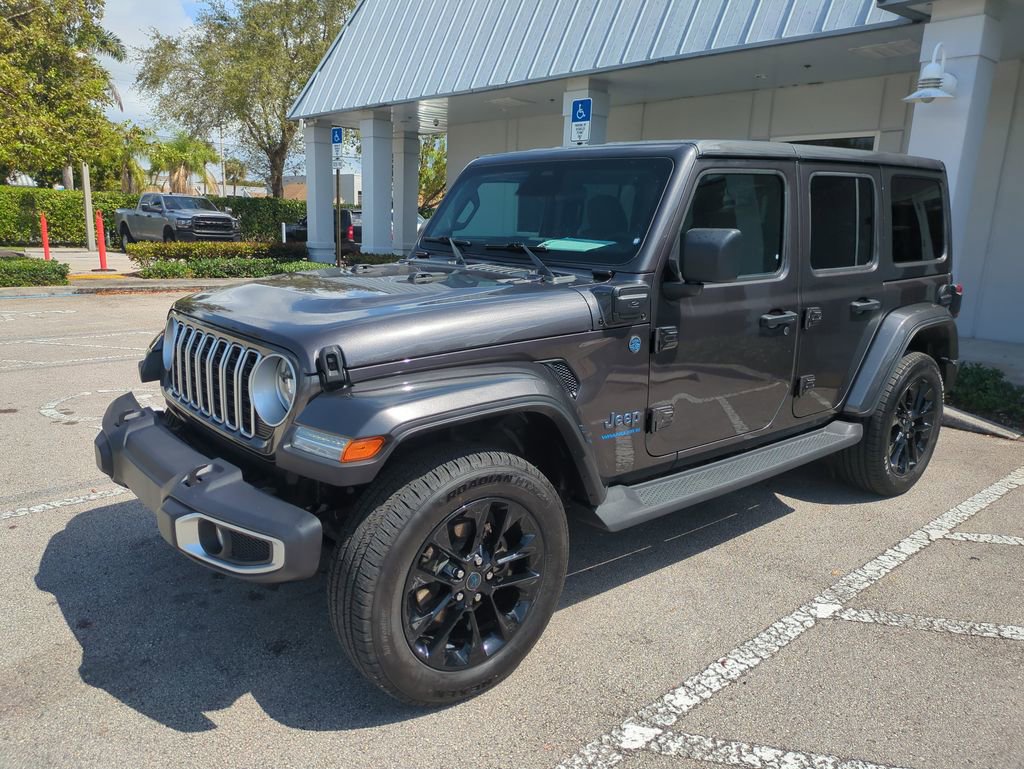 Used 2025 Jeep Wrangler Sahara 4xe image 10