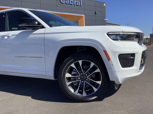 New 2025 Jeep Grand Cherokee L Overland image 3