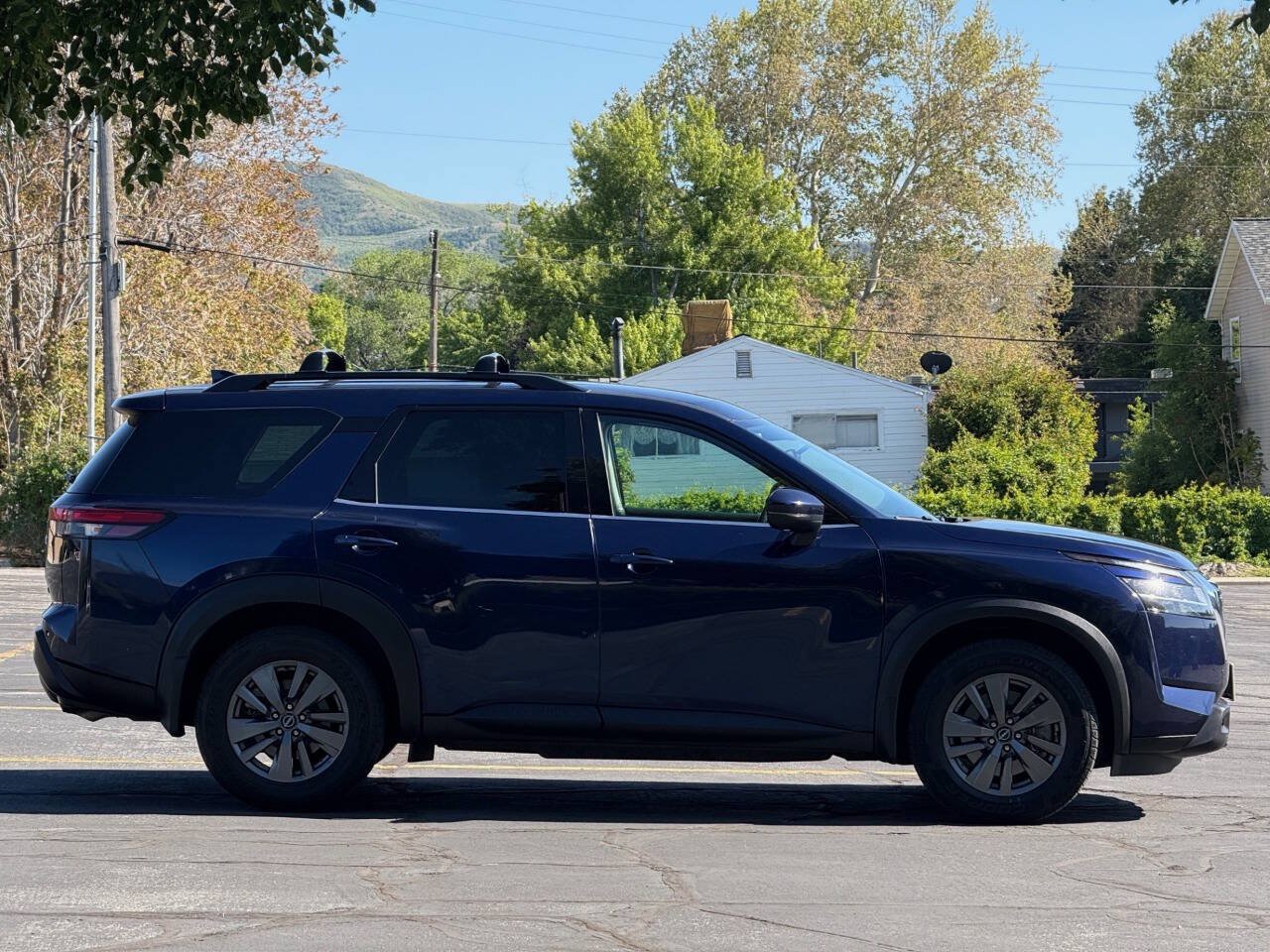 Used 2022 Nissan Pathfinder SV FWD image 4