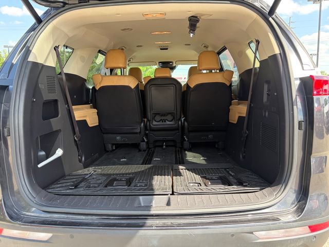 Used 2024 Kia Carnival EX FWD image 19