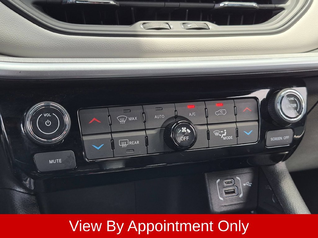 Used 2025 Jeep Compass Limited AWD/4WD image 17