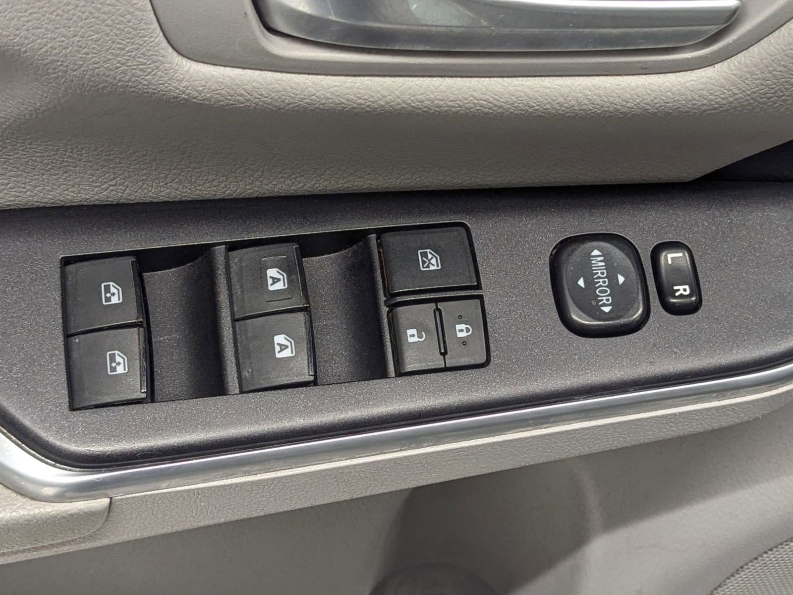 Used 2017 Toyota Camry LE image 18