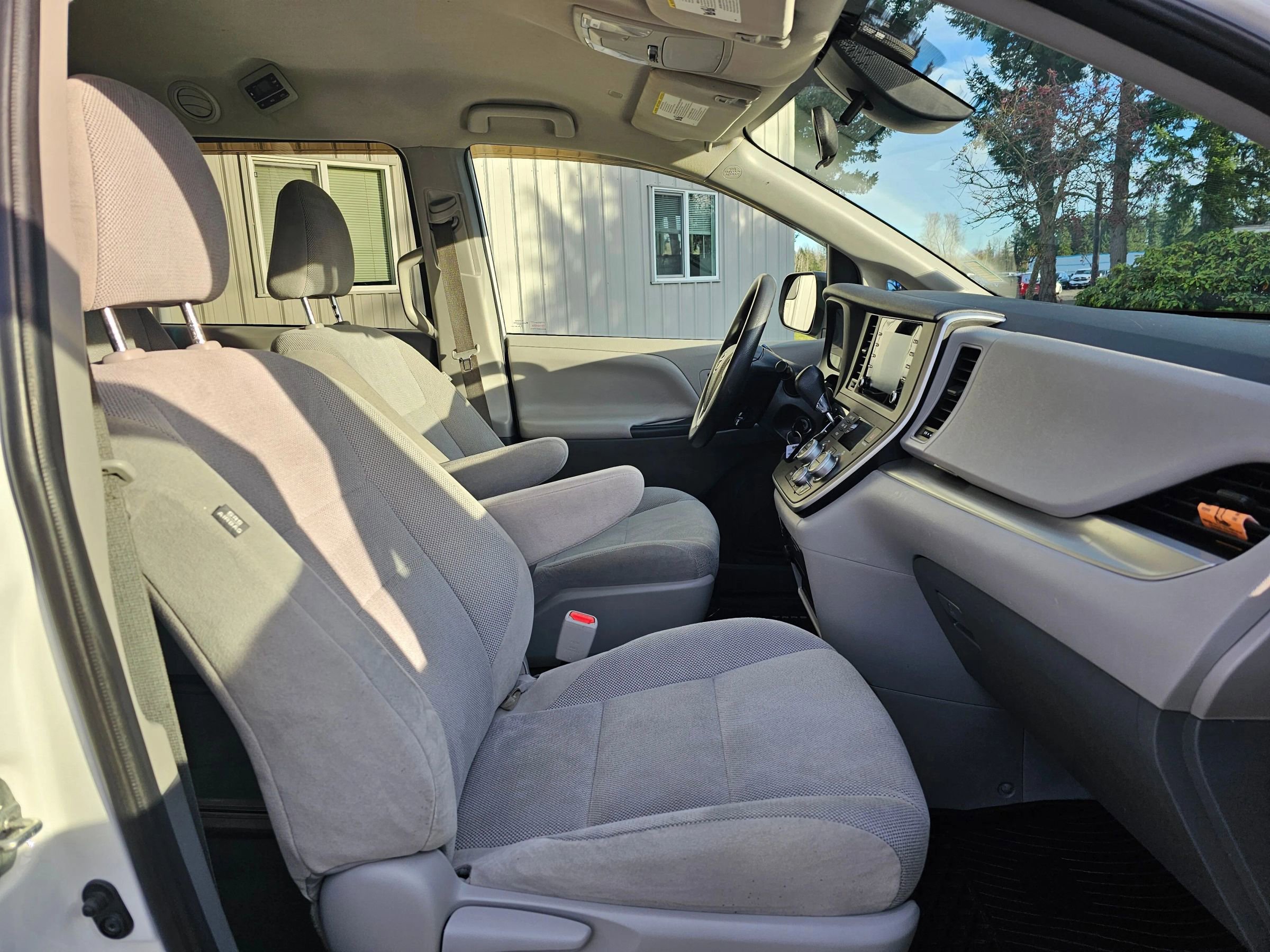 Used 2020 Toyota Sienna L image 12