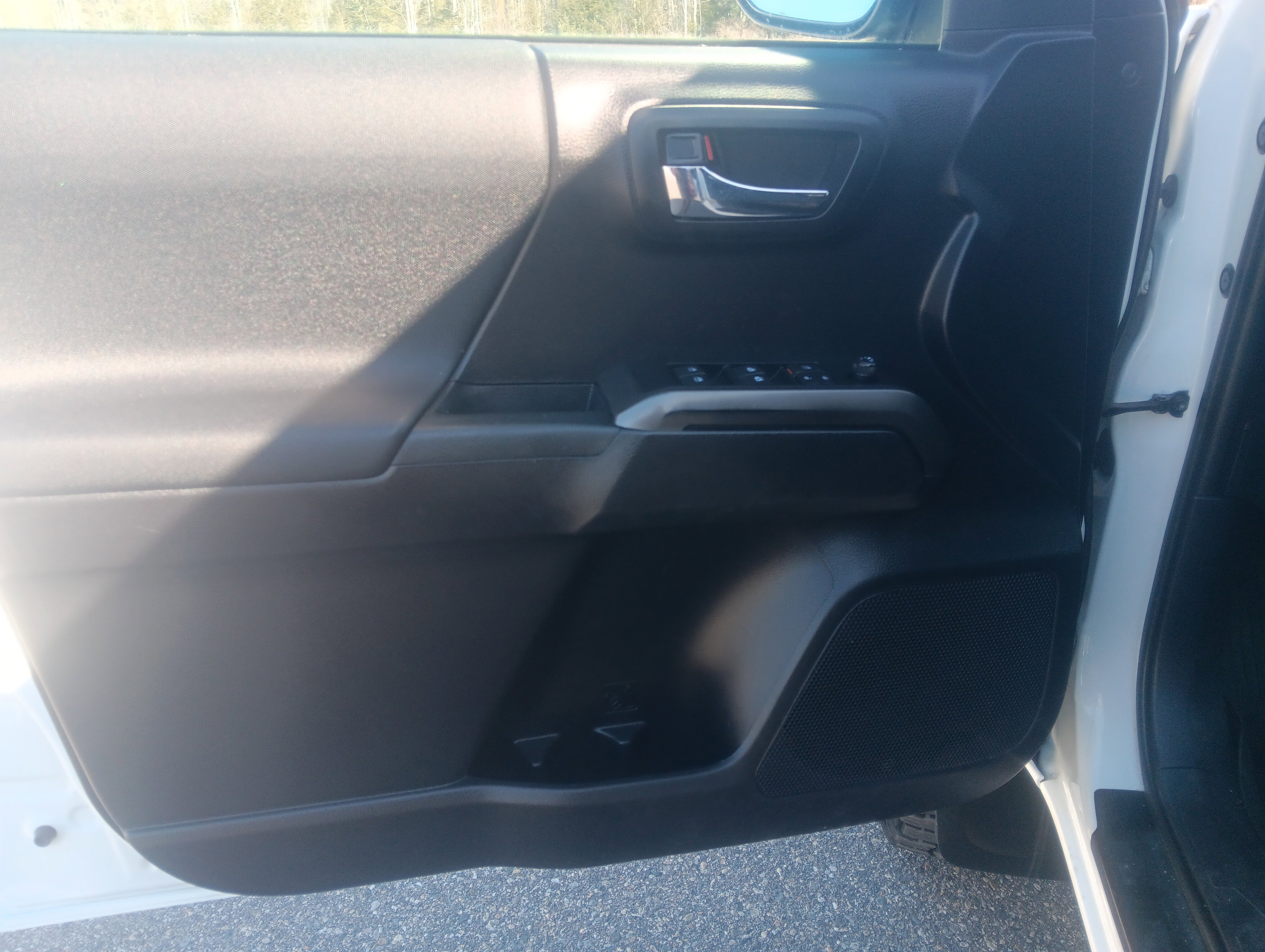 Used 2020 Toyota Tacoma TRD Off-Road w/ Technology Package image 15