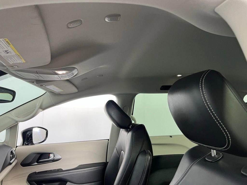 Used 2024 Chrysler Pacifica Touring-L image 26