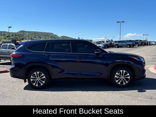 Used 2021 Toyota Highlander XLE AWD/4WD image 6