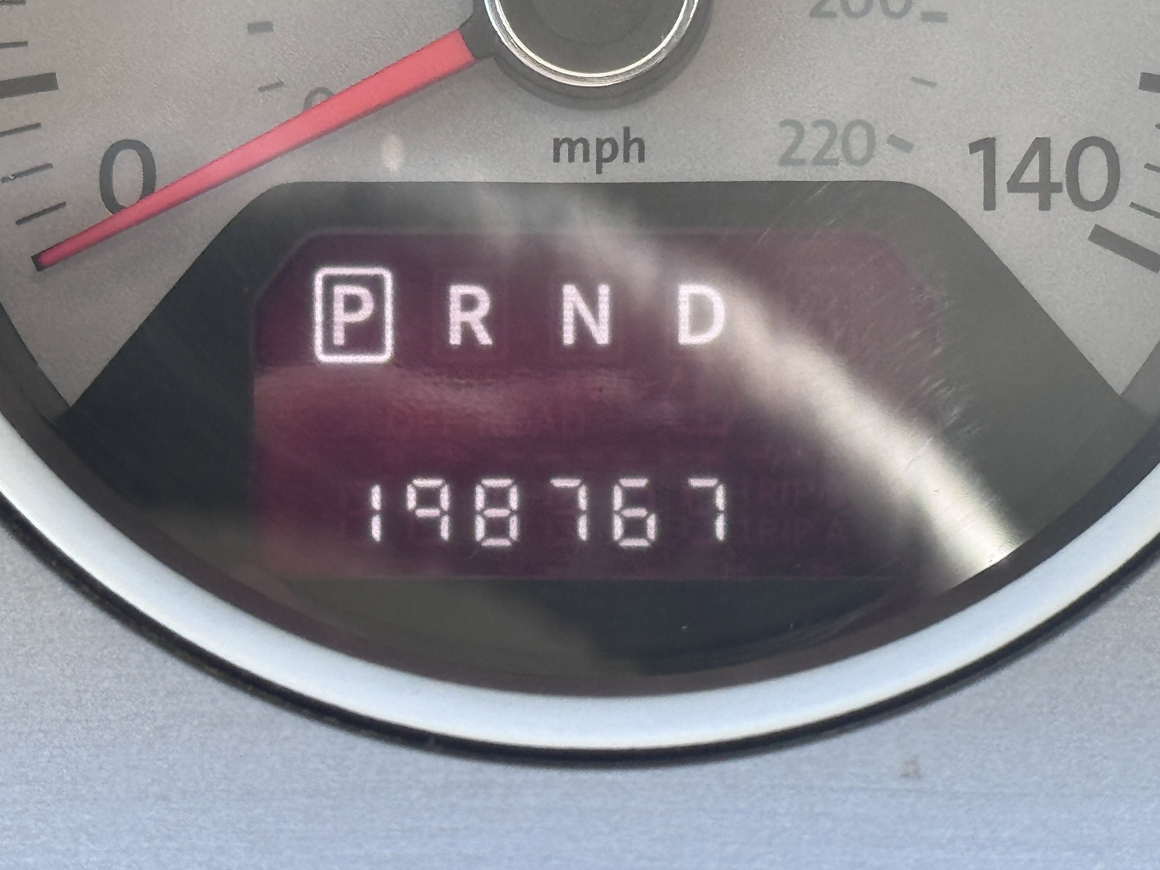 Used 2011 Volkswagen Routan SEL FWD image 18