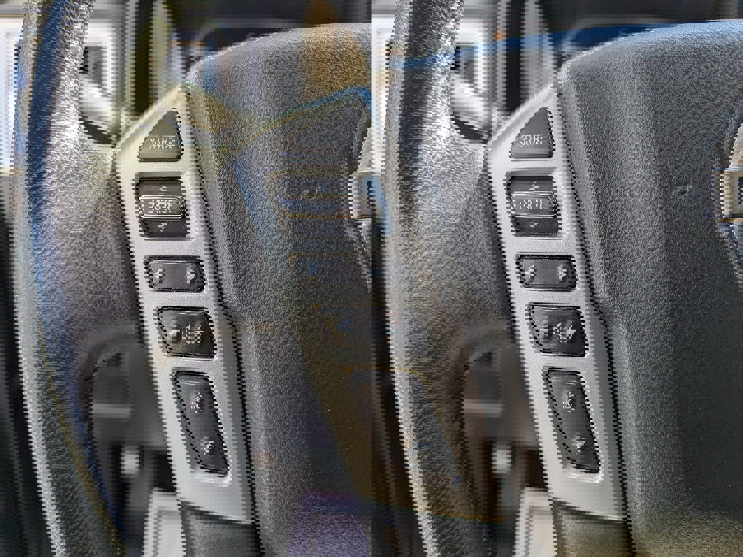 Used 2020 Nissan Titan SV w/ SV Convenience Package image 15