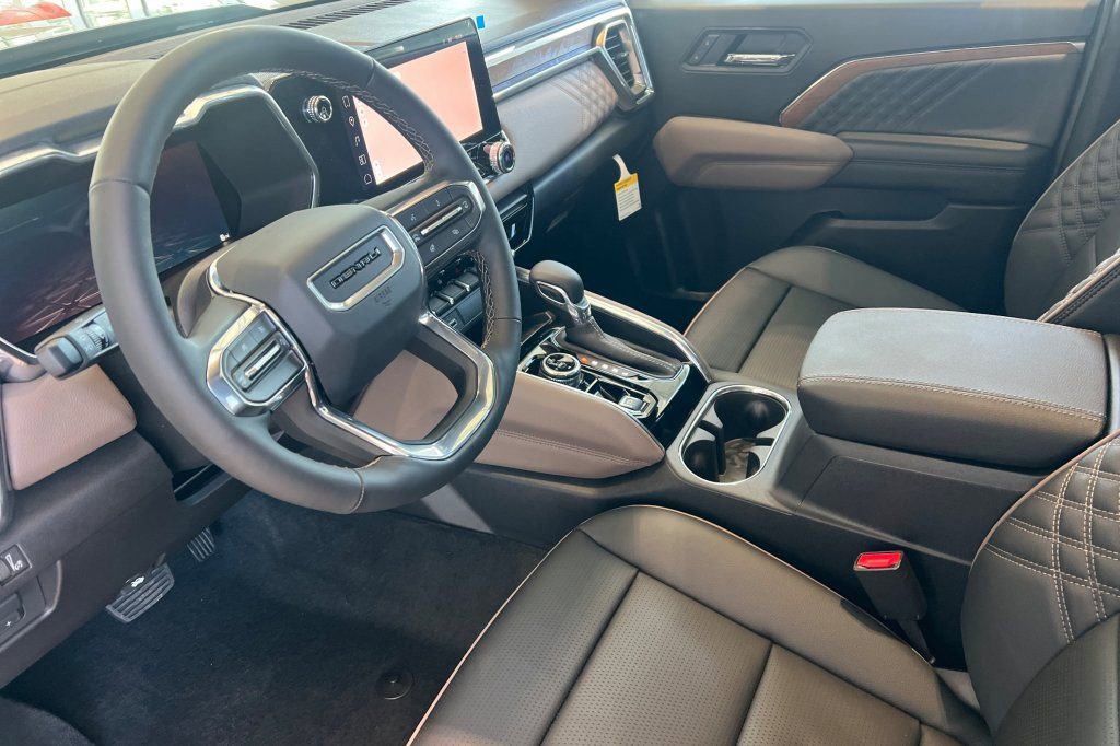New 2026 GMC Canyon Denali image 7