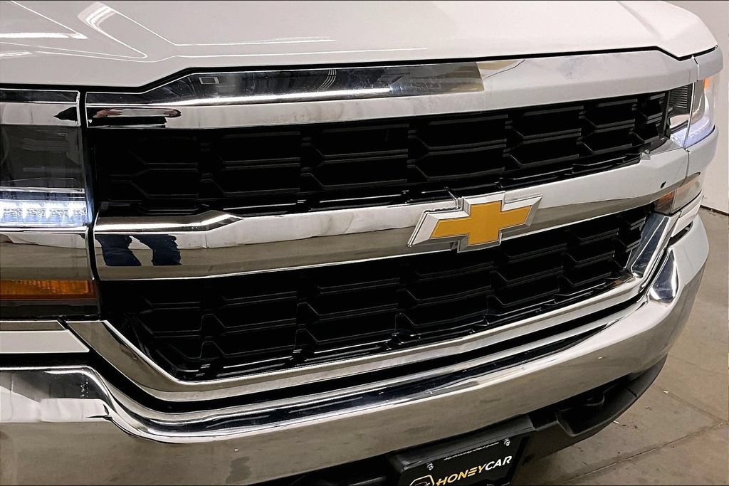 Used 2018 Chevrolet Silverado 1500 LT w/ All Star Edition AWD/4WD image 32