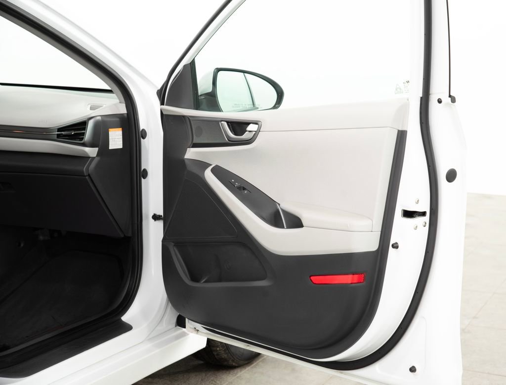 Used 2020 Hyundai Ioniq Blue image 17