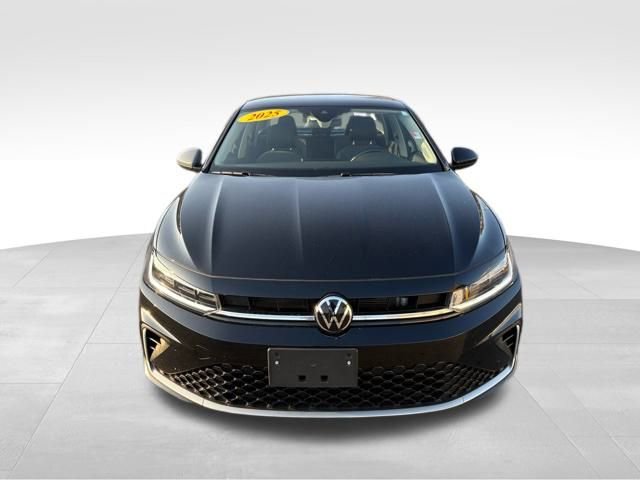 Used 2025 Volkswagen Jetta SE image 7