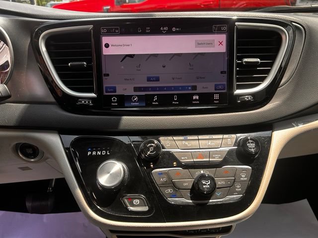 Used 2023 Chrysler Pacifica Touring-L FWD image 25