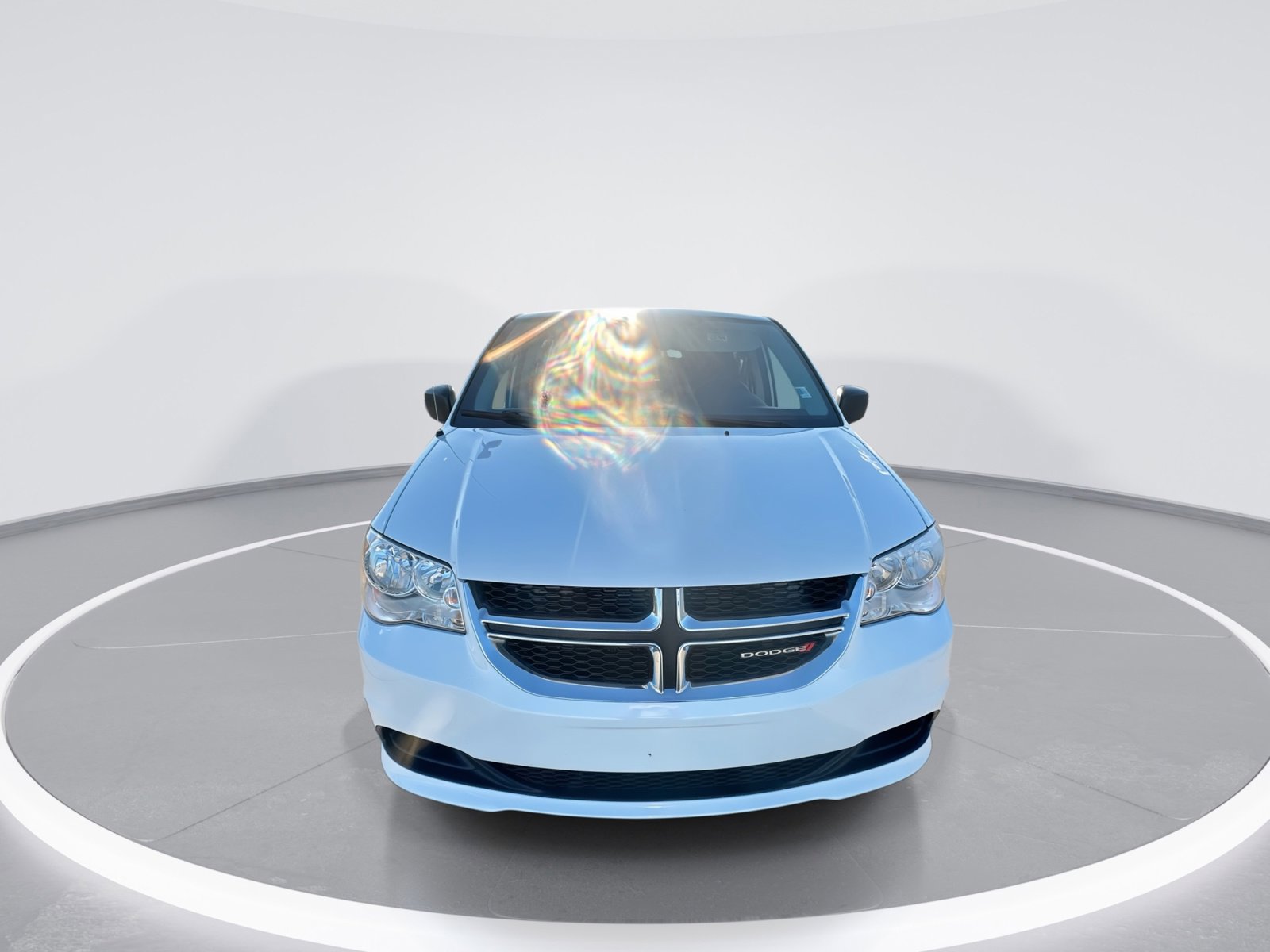 Used 2018 Dodge Grand Caravan SE w/ UConnect Hands-Free Group FWD image 3