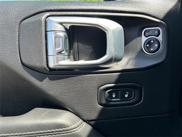 Used 2023 Jeep Wrangler Sahara image 18