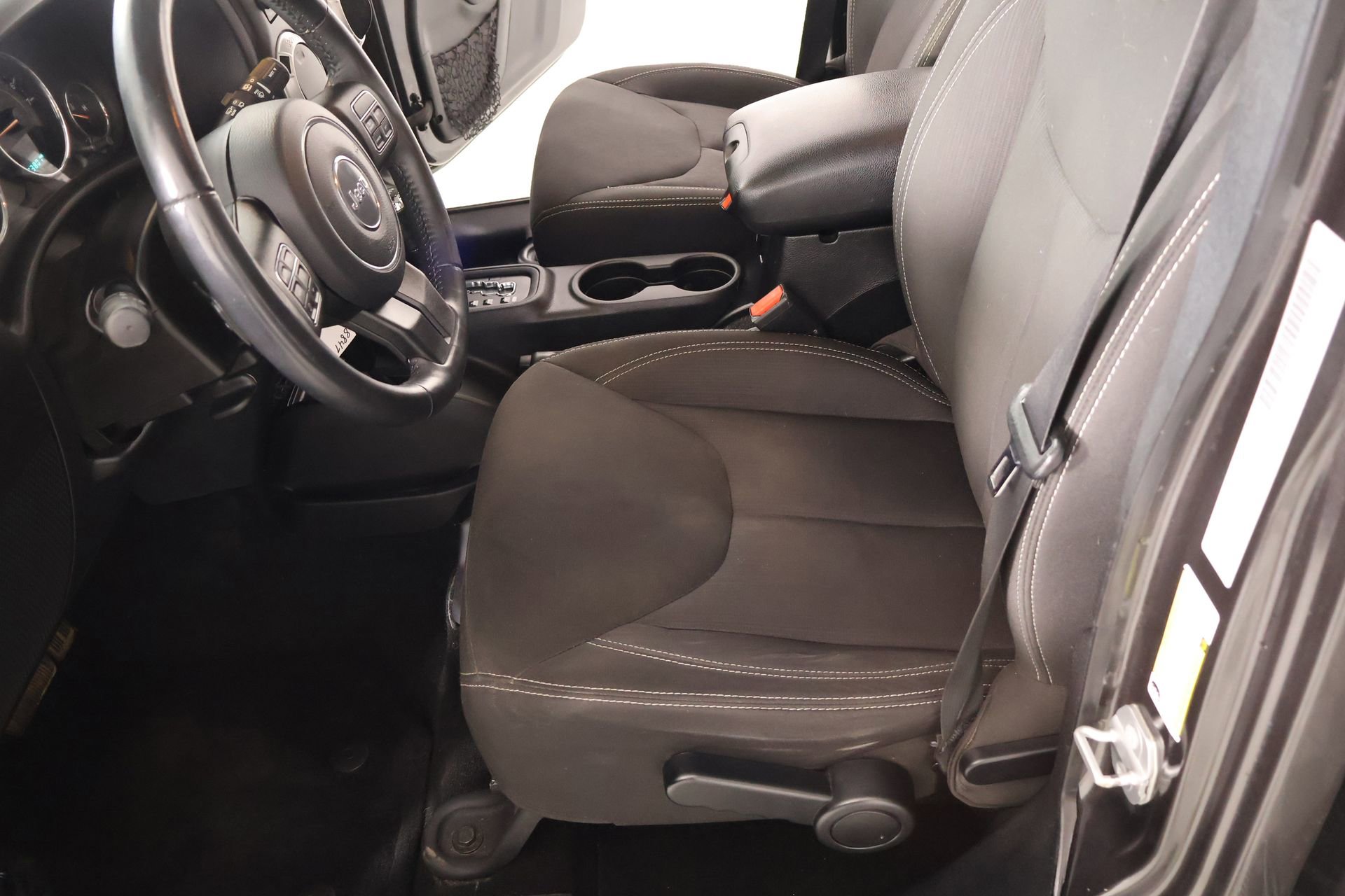 Used 2016 Jeep Wrangler Unlimited Sahara w/ Max Tow Package image 10