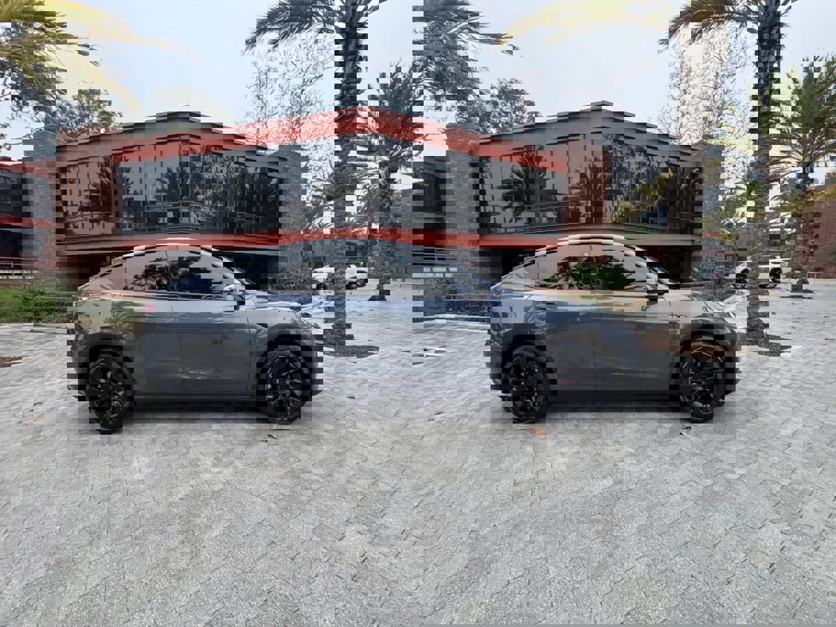 Used 2023 Tesla Model Y Long Range image 11