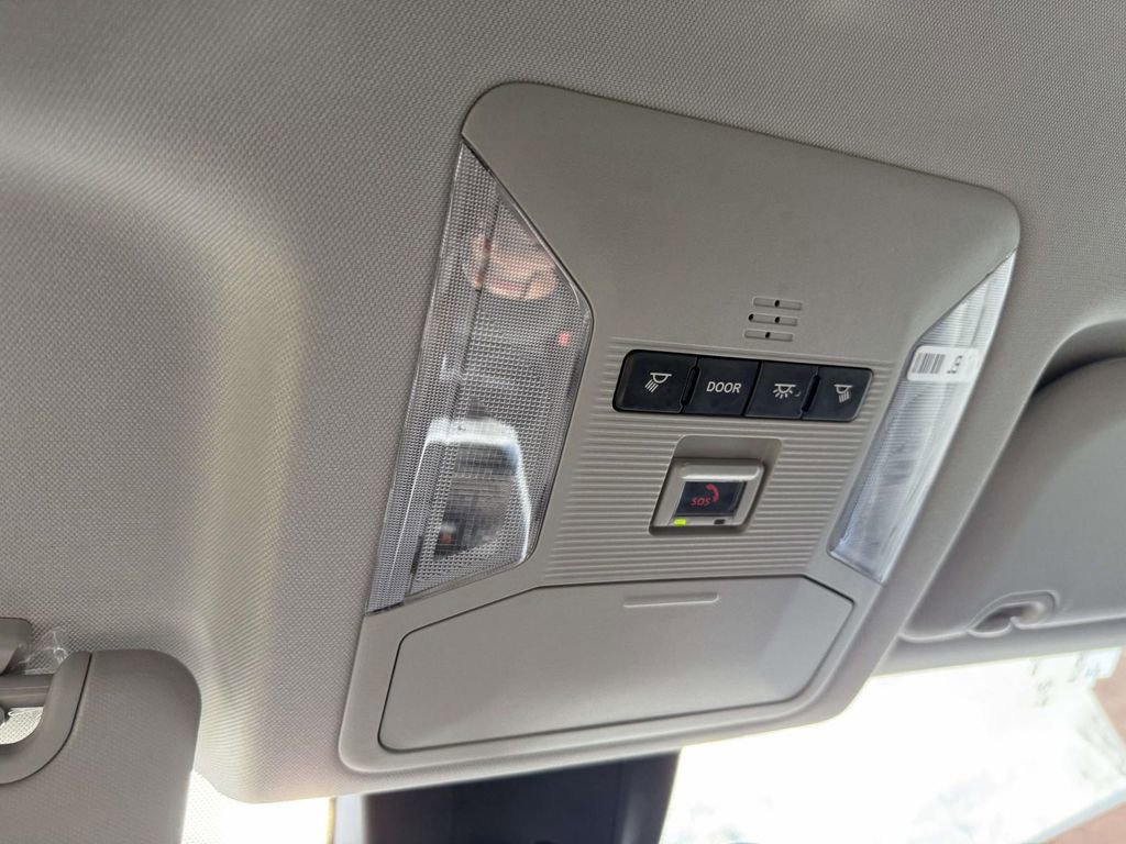 Used 2021 Toyota RAV4 LE image 24