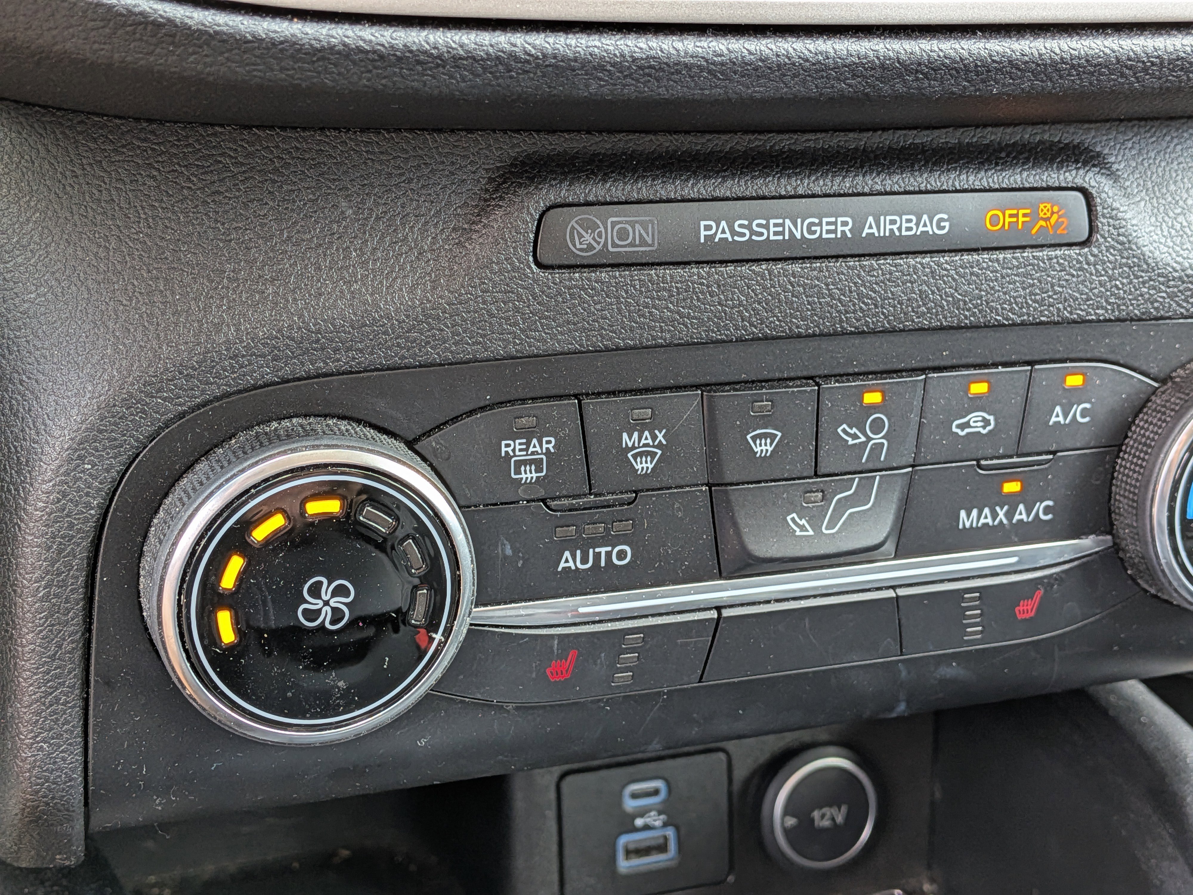 Used 2020 Ford Escape SE Sport image 32