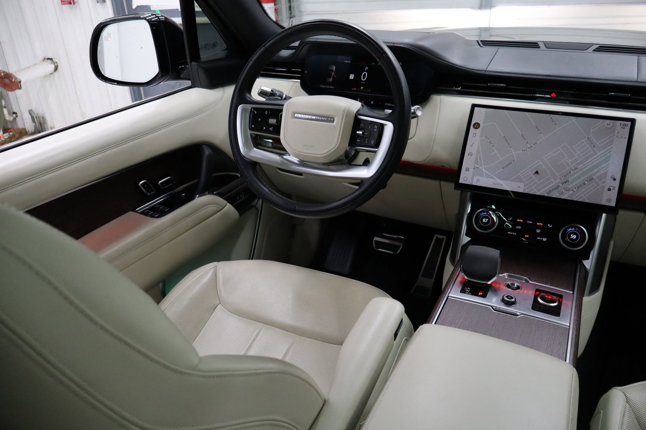 Used 2022 Land Rover Range Rover Long Wheelbase SE image 28