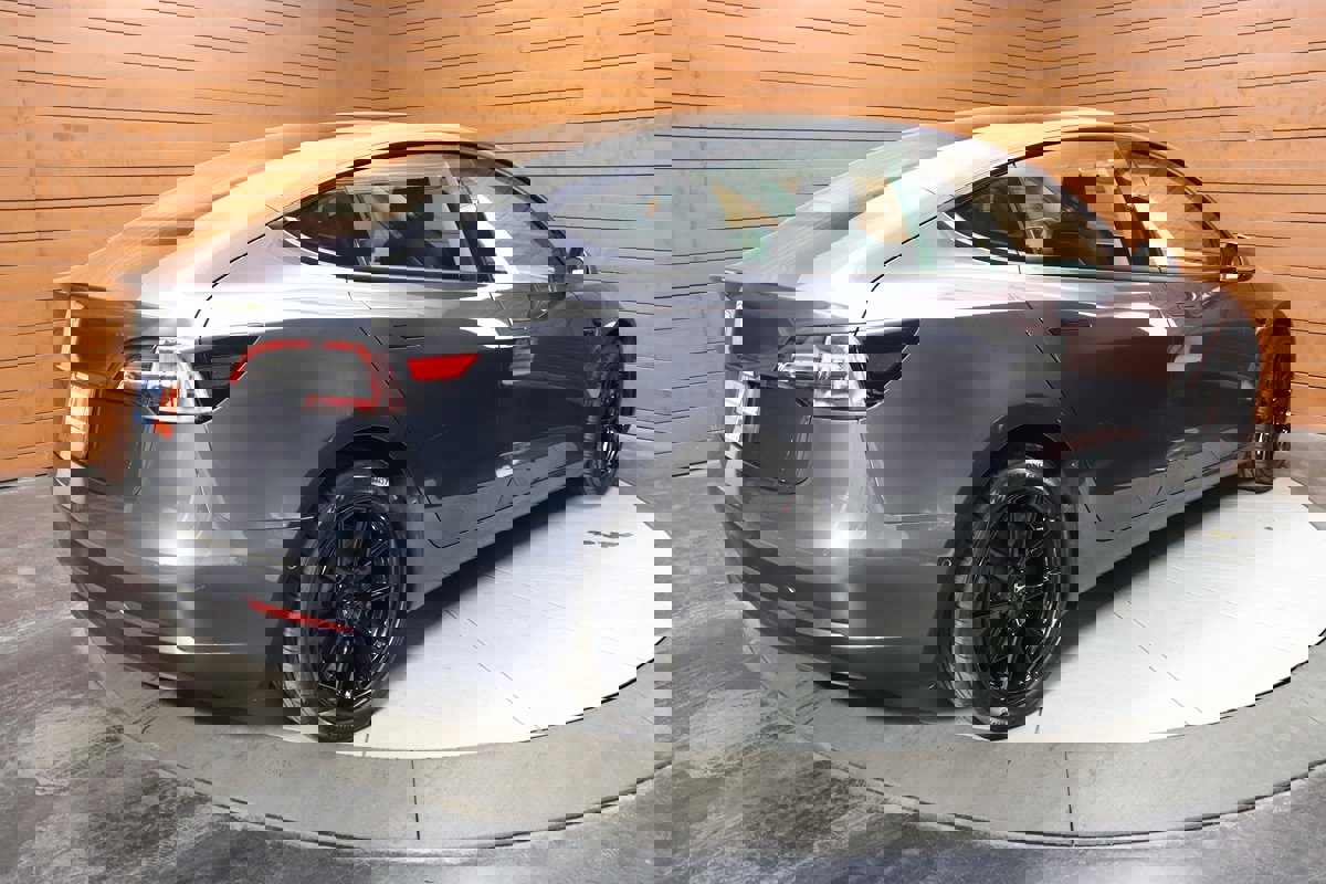 Used 2023 Tesla Model 3 Standard Range image 19