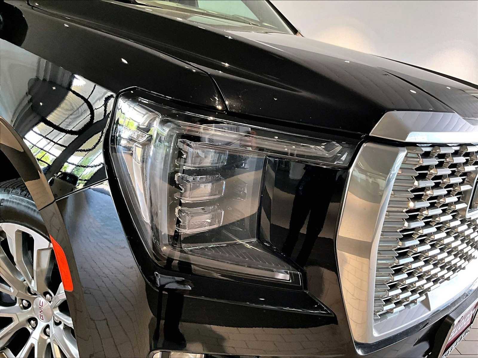 Used 2024 GMC Yukon XL Denali w/ Denali Reserve Package image 15