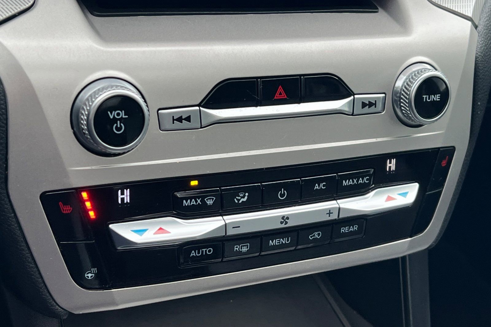 Used 2021 Ford Explorer XLT w/ Equipment Group 202A image 18