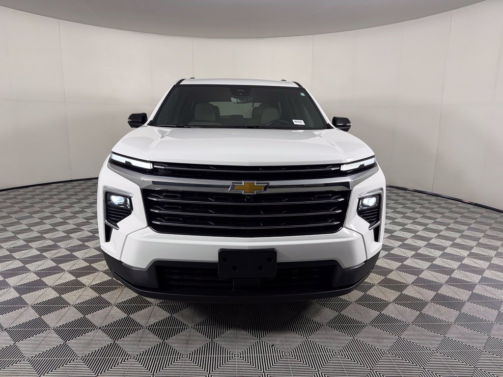 Used 2026 Chevrolet Traverse LT w/ Driver Confidence Package FWD image 2