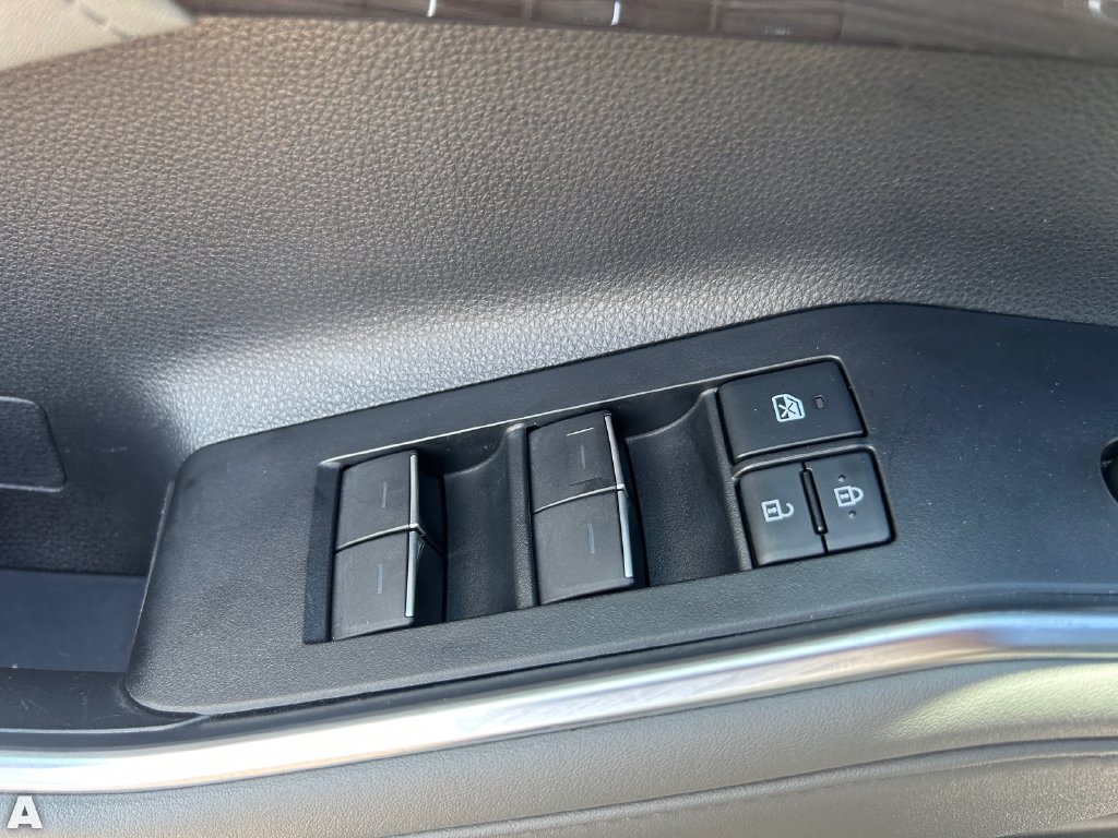 Used 2021 Toyota Highlander Limited AWD/4WD image 21
