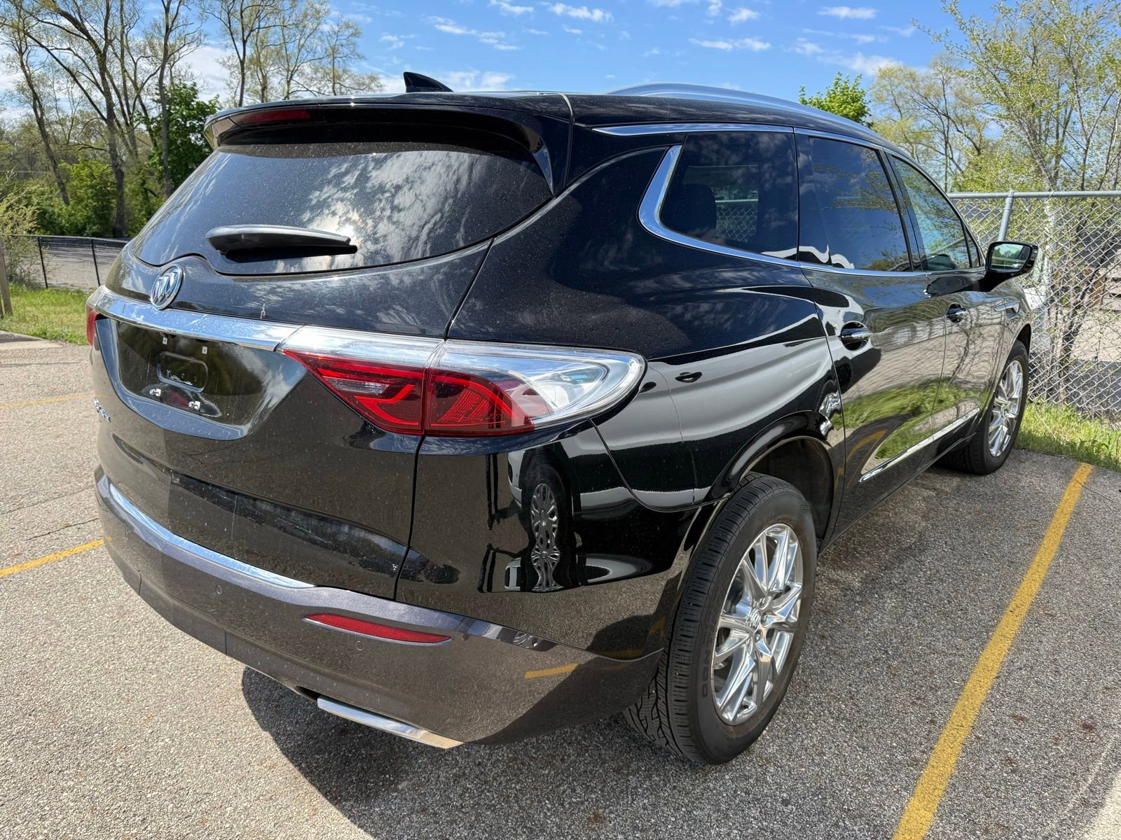 Used 2023 Buick Enclave Essence w/ Experience Buick Package AWD/4WD image 2