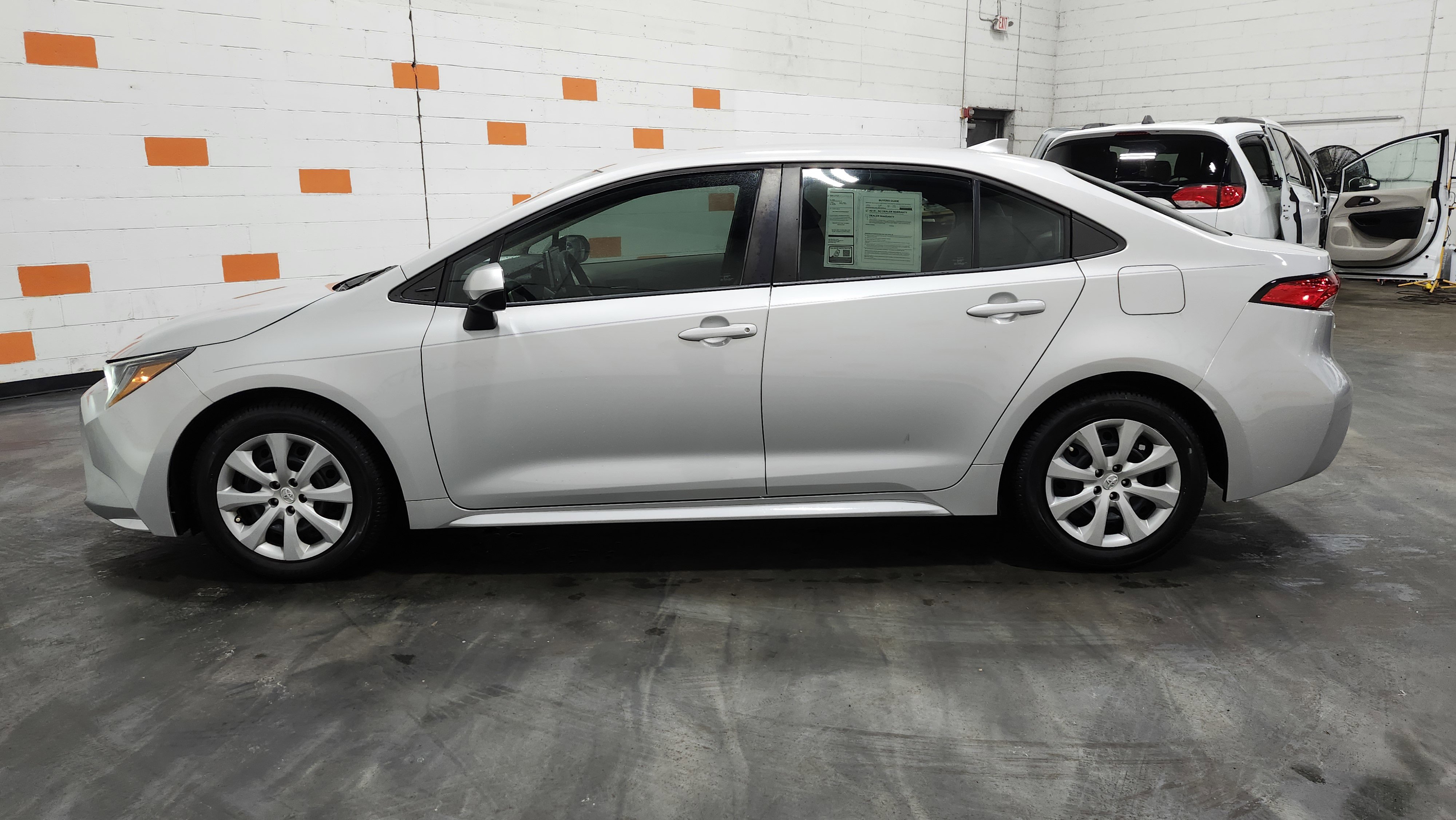 Used 2020 Toyota Corolla LE image 11