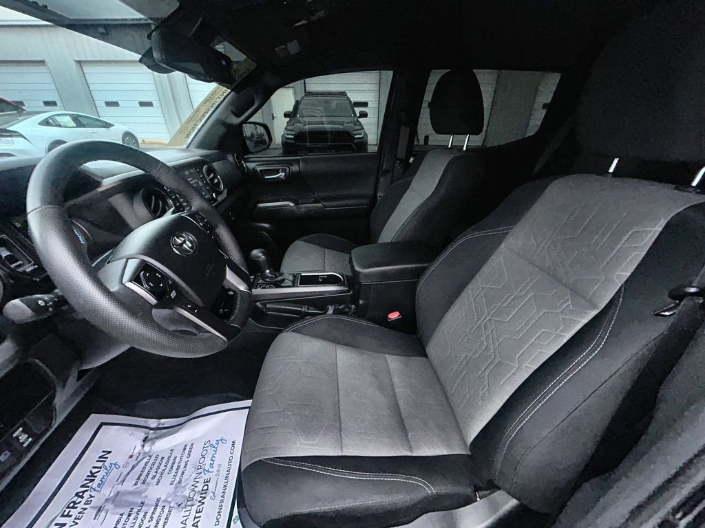 Used 2022 Toyota Tacoma TRD Sport AWD/4WD image 15