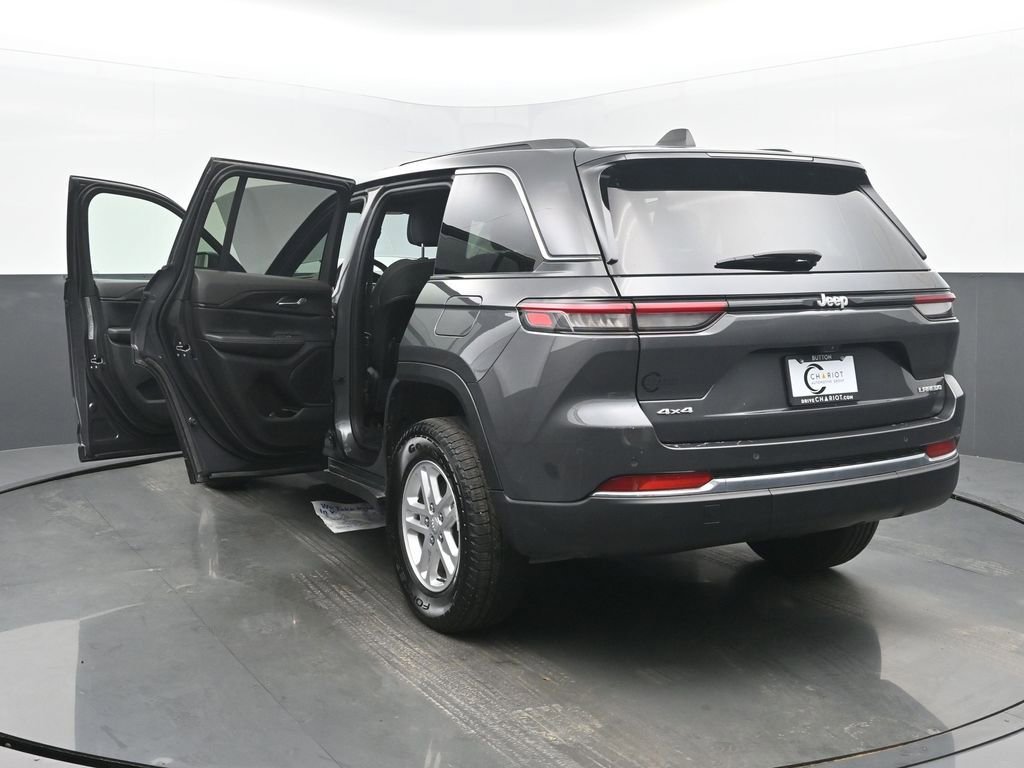 Used 2024 Jeep Grand Cherokee Laredo image 56