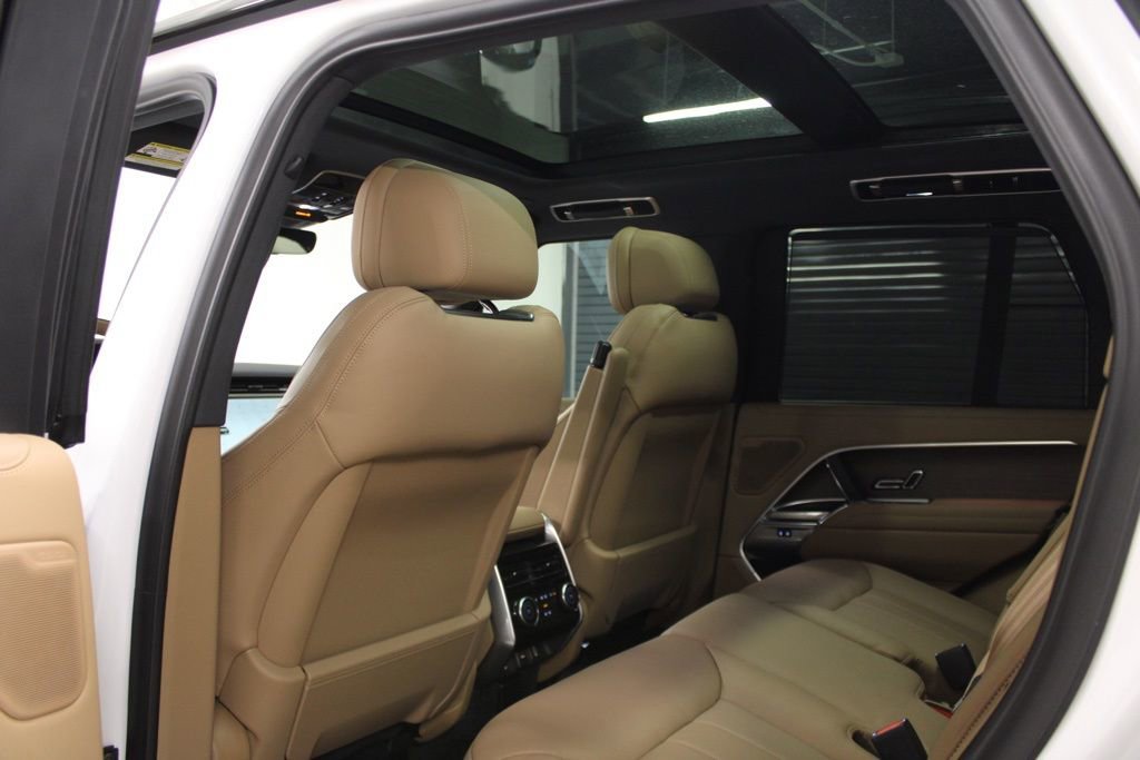 Used 2025 Land Rover Range Rover SE image 30