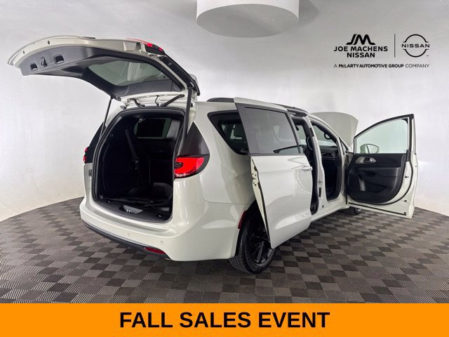 Used 2021 Chrysler Pacifica Limited w/ Uconnect Theater Family Group AWD/4WD image 28