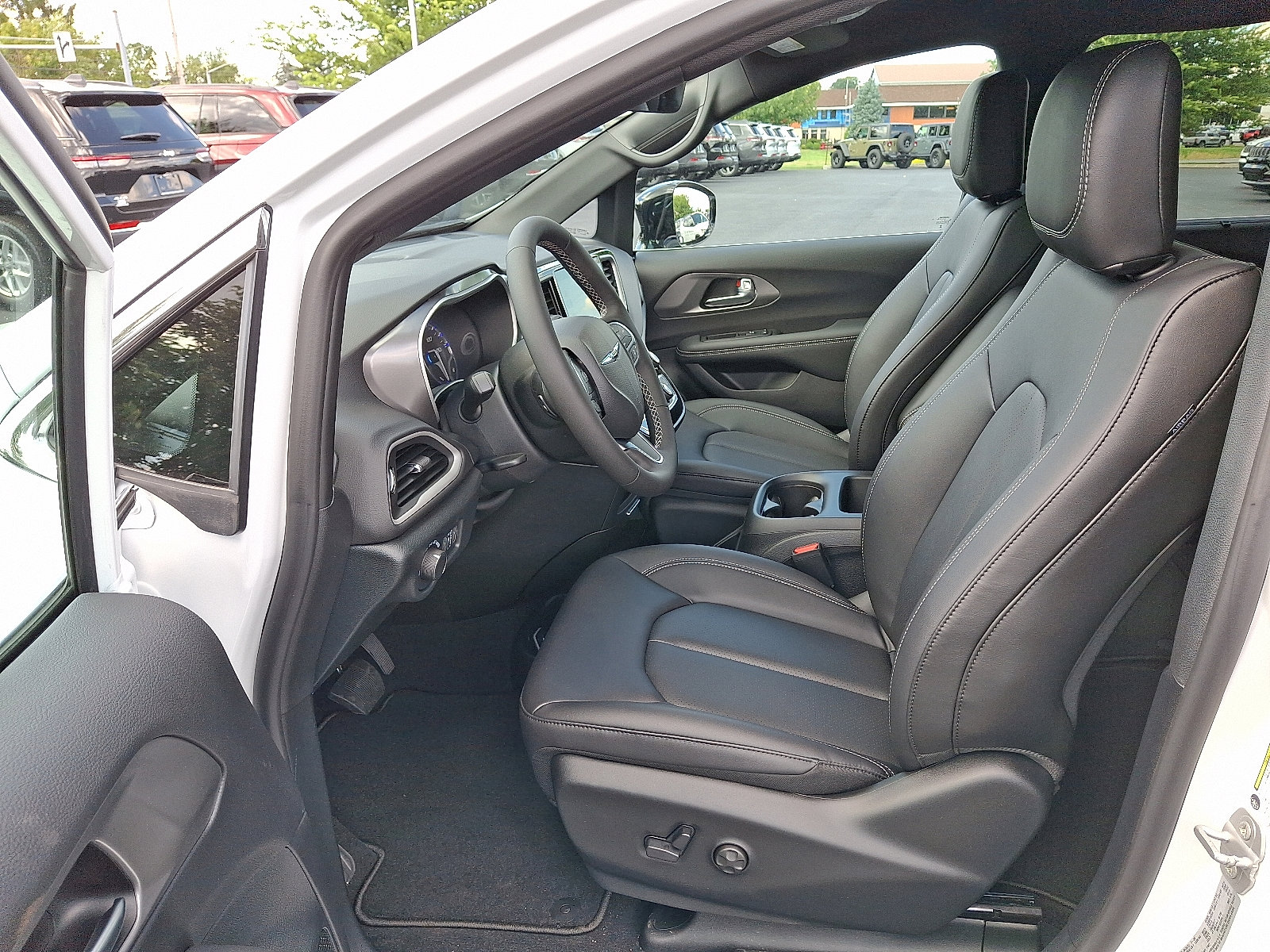 New 2026 Chrysler Voyager LX image 10