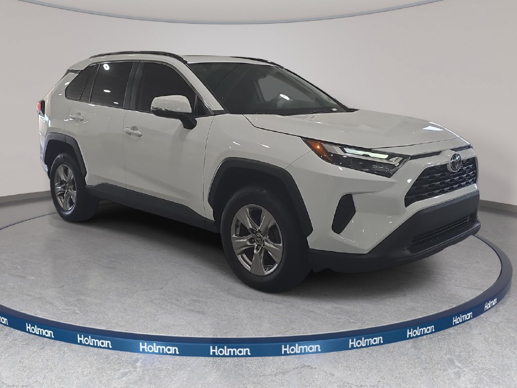 Used 2022 Toyota RAV4 XLE w/ Convenience Package FWD image 4