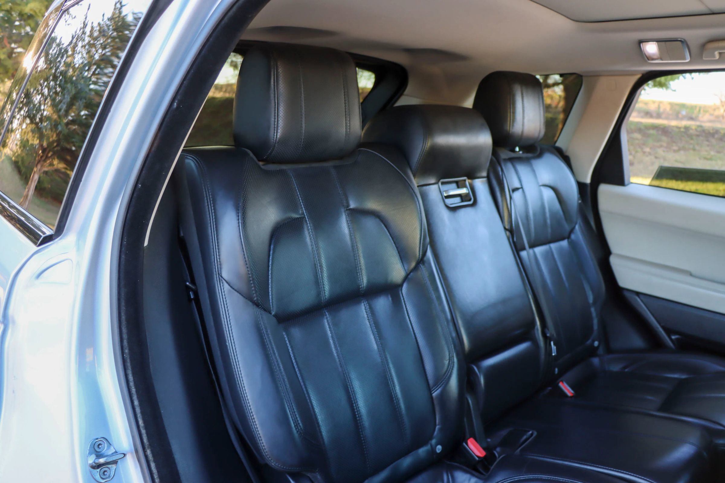 Used 2014 Land Rover Range Rover Sport HSE image 25